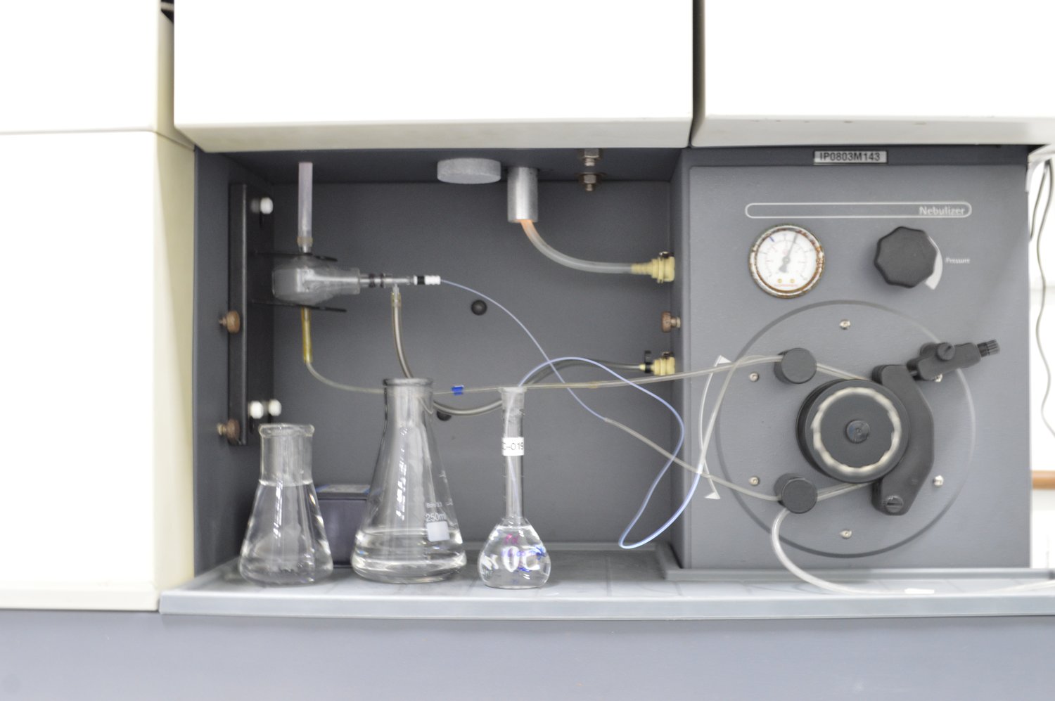 Estrutura e rotina do laboratório Celacanto Análises Ambientais